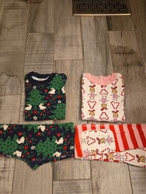 Hanna Andersson Organic Holiday Pajama Bundle  Green Tree & Grinch